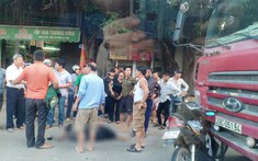 Video: Tông trực diện vào đầu xe ben, nam thanh niên đi xe máy bị gãy chân tại Thái Nguyên
