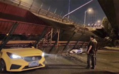 Video quay khoảnh khắc cầu vượt sập trúng hàng loạt ô tô đang lưu thông bên dưới tại Trung Quốc