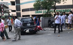Lộ video nữ tài xế lái VinFast Fadil lùi trúng xe máy khiến nam thanh niên gãy chân tại Hà Nội
