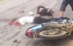 Yên Bái: Xe máy đâm phải chó chạy qua đường, chồng bị ô tô tải cán tử vong, vợ bị thương nặng