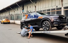 Lần đầu VinFast LUX SA2.0 của Việt Nam đọ dáng cùng "bò mộng" Lamborghini Urus của Ý