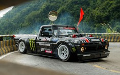 Chứng kiến Ken Block drift xe bán tải 900 mã lực điệu nghệ trên "con đường nguy hiểm nhất Trung Quốc"