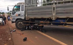 Đắk Lắk: Xe phân khối lớn đâm ngang xe tải qua đường, biker bị thương nặng