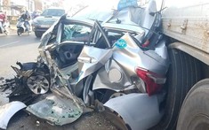 Đồng Nai: Xe taxi bị ô tô tải vò nát dưới gầm, 2 người trong xe thoát chết kỳ diệu