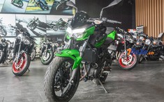 Naked bike cỡ nhỏ Kawasaki Z400 đã có mặt tại đại lý, giá bán ra 149 triệu đồng