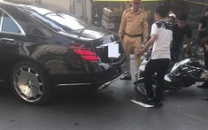 Hà Nội: Nam thanh niên chạy xe máy tông vào đuôi Mercedes-Benz S-Class