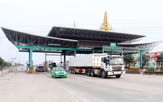 Ô tô không dán thẻ dịch vụ đi vào làn thu phí tự động sẽ bị phạt tới 1,2 triệu đồng