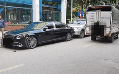 Hà Nội: Quệt vỡ đèn Mercedes-Maybach, người lái xe tải có thể phải đền hơn 200 triệu