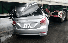 Đắk Nông: Ô tô Hyundai Grand i10 rúc gầm xe container, hai người tử vong tại chỗ
