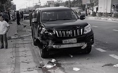 Hà Tĩnh: Toyota Land Cruiser Prado tông liên hoàn 2 xe máy, 1 người tử vong