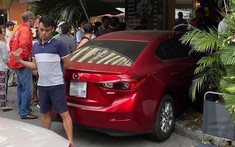 Sài Gòn: Ô tô Mazda lao vào quán café có tên "Chạy", một người bị thương