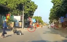 Video: Thanh niên lạng lách, đánh võng, gây tai nạn rồi nằm bất động tại Thái Nguyên