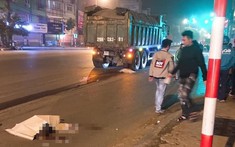 Hà Nội: Va chạm với ô tô tải "hổ vồ", hai vợ chồng đi xe máy tử vong trong đêm