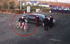 "Ma men" chạy xe máy đến tận đồn cảnh sát chỉ để xin sưởi ấm
