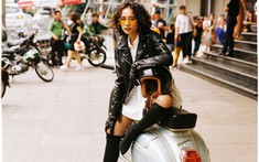 Chân dài Hồ Nguyễn Quỳnh Anh cá tính bên Vespa Sprint cổ