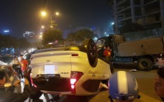 Hà Nội: Honda CR-V lật ngửa khi "đi bão" mừng U22 Việt Nam vô địch Sea Games