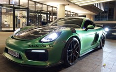 Porsche Cayman độ phong cách xe đua ở Sài thành nhưng màu sơn "lột" mới là điểm gây chú ý