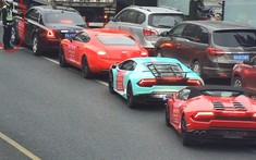 Nhiều siêu xe "diễu hành" tại Trung Quốc bị cảnh sát bắt giữ vì không có giấy phép
