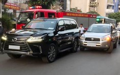 Hà Nội: Xe Toyota xảy ra va chạm với "chuyên cơ mặt đất" Lexus LX570 hơn 8 tỷ đồng
