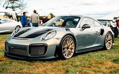 Màu sơn trên chiếc Porsche 911 GT2 RS Weissach này đã có giá hơn 2 tỷ đồng