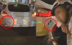 Hà Nội: Tông vào đuôi xe Porsche, "ma men" ngủ gục trên xe máy bảo thông cảm