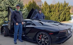 Sự thật hãng siêu xe Lamborghini tặng Aventador S mui trần cho cha con tạo ra Aventador bằng máy in 3D