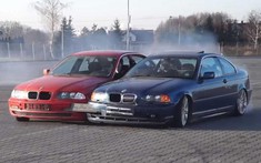 Chứng kiến cảnh drift ấn tượng của hai chiếc BMW E46 "hợp thể với nhau"