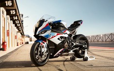 BMW Motorrad công bố giá bán siêu mô tô BMW S1000RR 2020 tại Việt Nam, khởi điểm từ 949 triệu đồng
