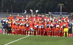 Vô địch SEA Games lần thứ 6, đội tuyển bóng đá nữ Việt Nam được tăng ô tô VinFast Lux A2.0 và xe máy điện VinFast Klara