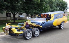 Pirate Surf Mobile - Chiếc xe tang 6 bánh, màu sắc sặc sỡ độc nhất vô nhị trên đời