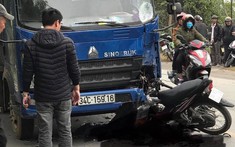 Hải Dương: Xe máy đấu đầu ô tô tải, nam thanh niên tử vong tại chỗ