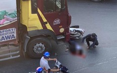 Bình Dương: Va chạm với xe thư báo tại gầm cầu vượt Sóng Thần, nữ sinh đi xe máy tử vong