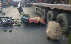 Thái Nguyên: Ngã đập đầu vào xe container đang đỗ, người phụ nữ bán bánh chưng tử vong