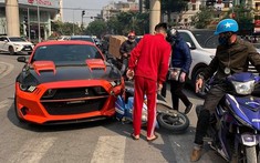 Hà Nội: Nữ chạy Honda Click va chạm với Ford Mustang độ gần nửa tỷ đồng