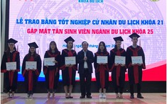 Lễ trao bằng tốt nghiệp cử nhân ngành du lịch k21 và gặp mặt tân sinh viên ngành du lịch k25