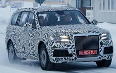 Aurus Komendant 2022 - "Rolls-Royce Cullinan của người Nga" - bị bắt gặp trên đường phố