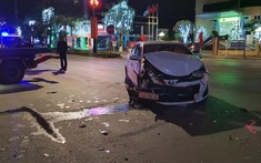 Quảng Bình: Rạng sáng mùng 3 Tết, Toyota Vios đâm lật Hyundai Tucson