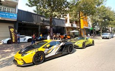 Video: Dàn siêu xe nẹt pô inh ỏi tại một garage ở quận 2