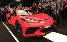 Chevrolet Corvette C8 đầu tiên xuất xưởng có giá đắt hơn cả Ferrari LaFerrari hay Bugatti Chiron