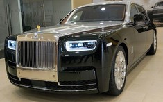 Chào hàng Rolls-Royce Phantom VIII có vách ngăn riêng tư với nhà giàu Việt, giá hơn 30 tỷ đồng