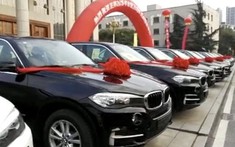 Sếp công ty người ta, cuối năm thưởng lớn cho nhân viên toàn xe BMW và Porsche