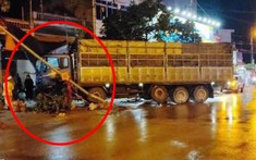 Lạng Sơn: Xe tải mất lái lao vào quán ốc bên đường