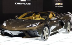 Chevrolet Corvette C8 sắp về Việt Nam được giới thiệu tại Nhật Bản với mức giá từ 2,5 tỷ đồng
