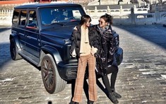 Hot girl con nhà giàu lái xe Mercedes-AMG G63 Edition 1 vào Tử Cấm Thành gây phẫn nộ