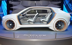 FCA Airflow Vision - Mẫu concept crossover hạng sang trang bị cả chục màn hình và không lắp cửa