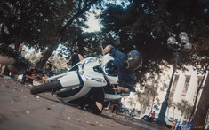 Đánh giá Honda SH 2020: Ngoại hình gây tranh cãi, "nội thất" tiện nghi bất ngờ