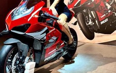 Nóng: Hình ảnh đầu tiên của siêu mô tô Ducati Panigale V4 Superleggera