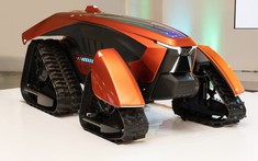 Kabuto X Tractor - Mẫu máy cầy chạy điện tự hành trông giống như bước ra từ phim "Kẻ Hủy Diệt"