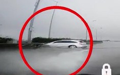Video: Đi vào vũng nước sâu trên cao tốc Pháp Vân - Cầu Giẽ, tài xế Honda CR-V mất lái, tông dải ta-luy