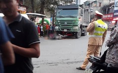Video: Ô tô tải "hổ vồ" cán tử vong người phụ nữ đi xe máy tại Quảng Ninh